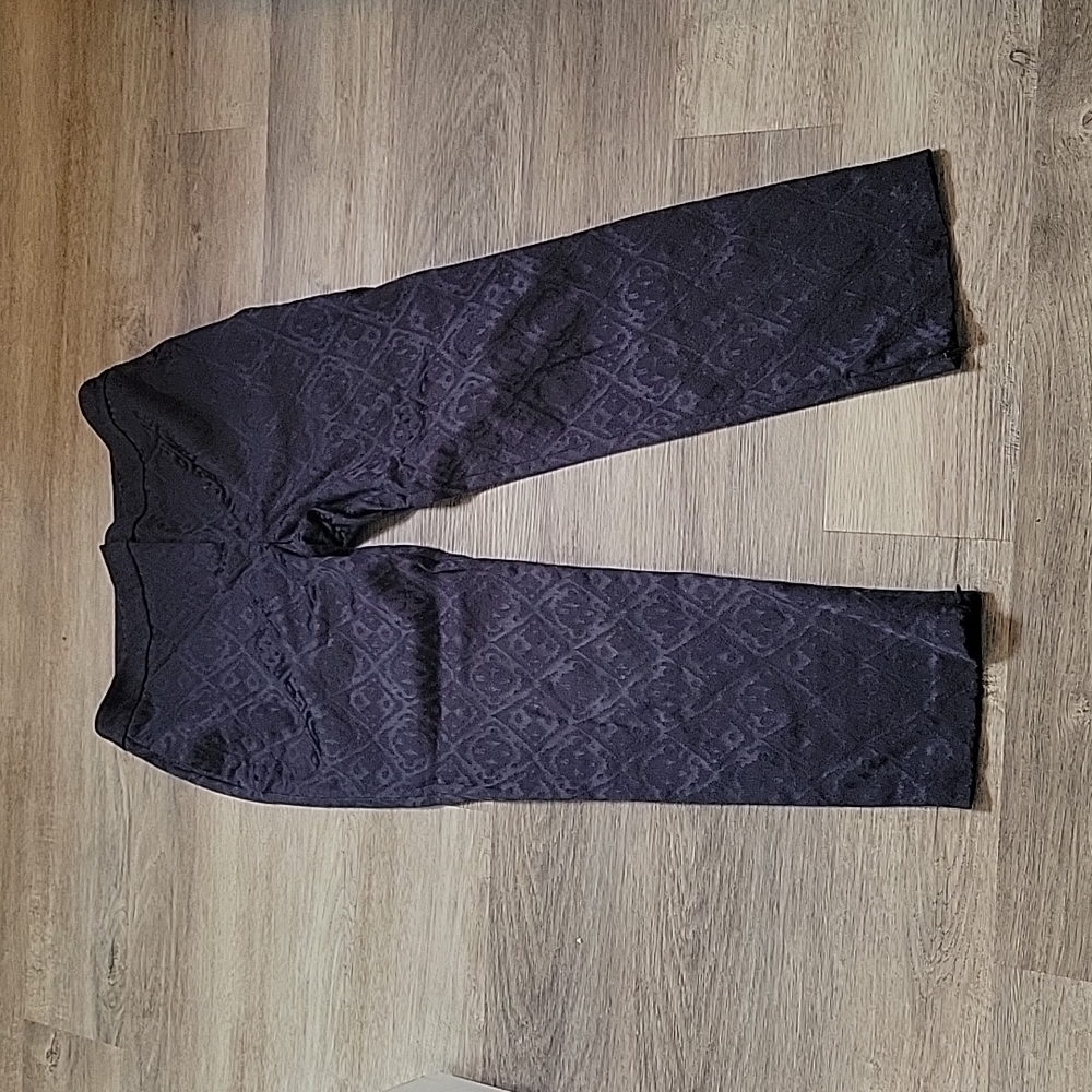 Chicos black scroll pants with ankle zip chicos  size 0 equivalent size 4